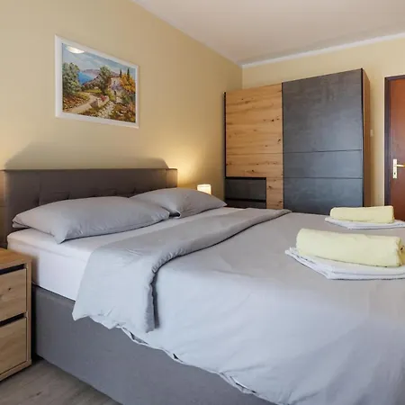 Spacious And Modern App With Big Terrace Malinska