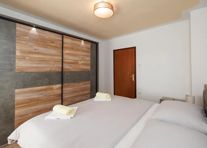 Spacious And Modern App With Big Terrace *
