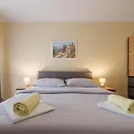 아파트 Spacious And Modern App With Big Terrace 말린스카