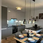 아파트 Spacious And Modern App With Big Terrace 말린스카