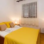 아파트 Spacious And Modern App With Big Terrace