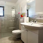 Spacious And Modern App With Big Terrace 말린스카