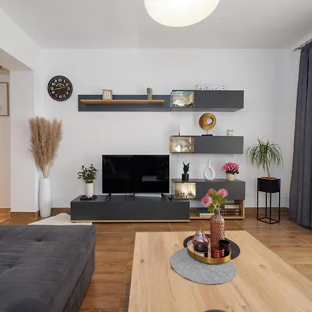 Spacious And Modern App With Big Terrace Apartmán