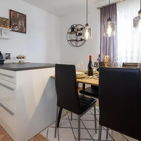 Spacious And Modern App With Big Terrace 말린스카