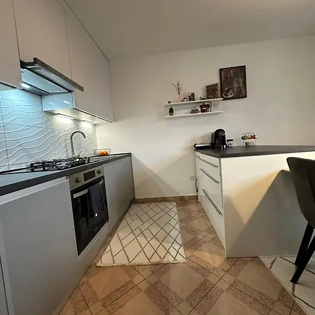Spacious And Modern App With Big Terrace Malinska
