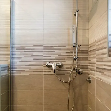 Spacious And Modern App With Big Terrace