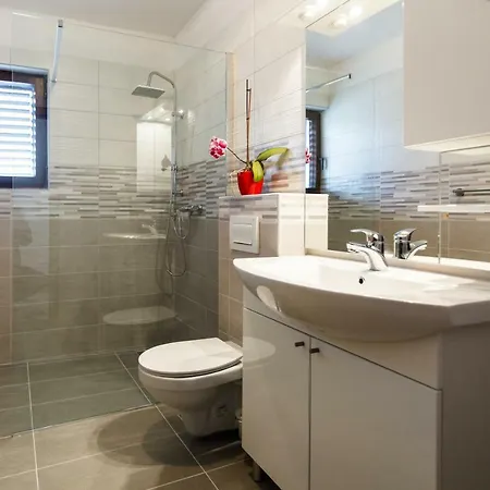 Spacious And Modern App With Big Terrace Malinska