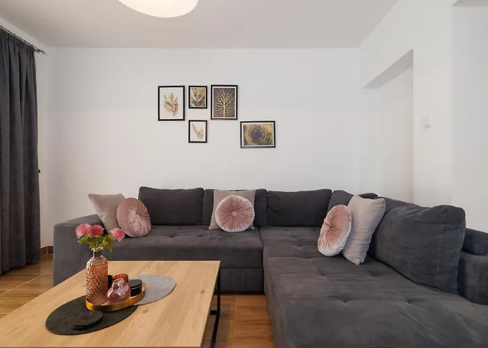 Spacious And Modern App With Big Terrace Appartamento Malinska