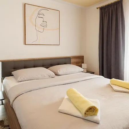 Spacious And Modern App With Big Terrace *