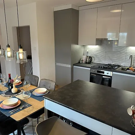 Spacious And Modern App With Big Terrace 아파트 *