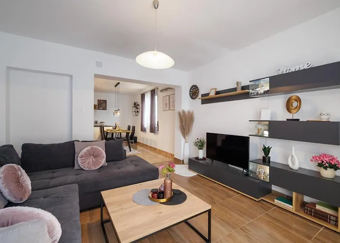 Spacious And Modern App With Big Terrace 아파트