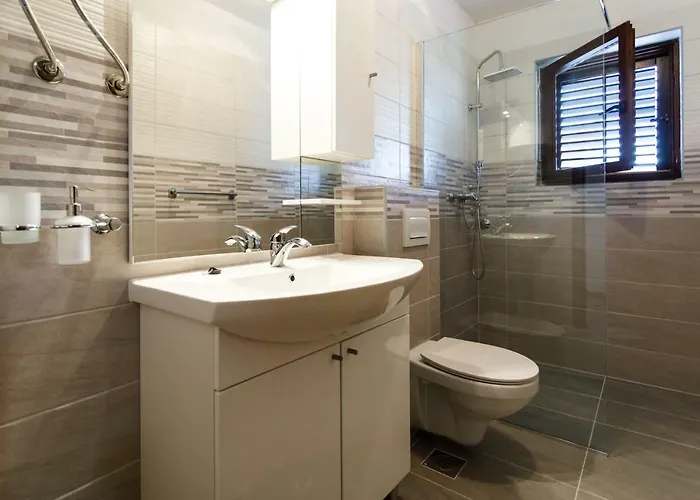 아파트 Spacious And Modern App With Big Terrace